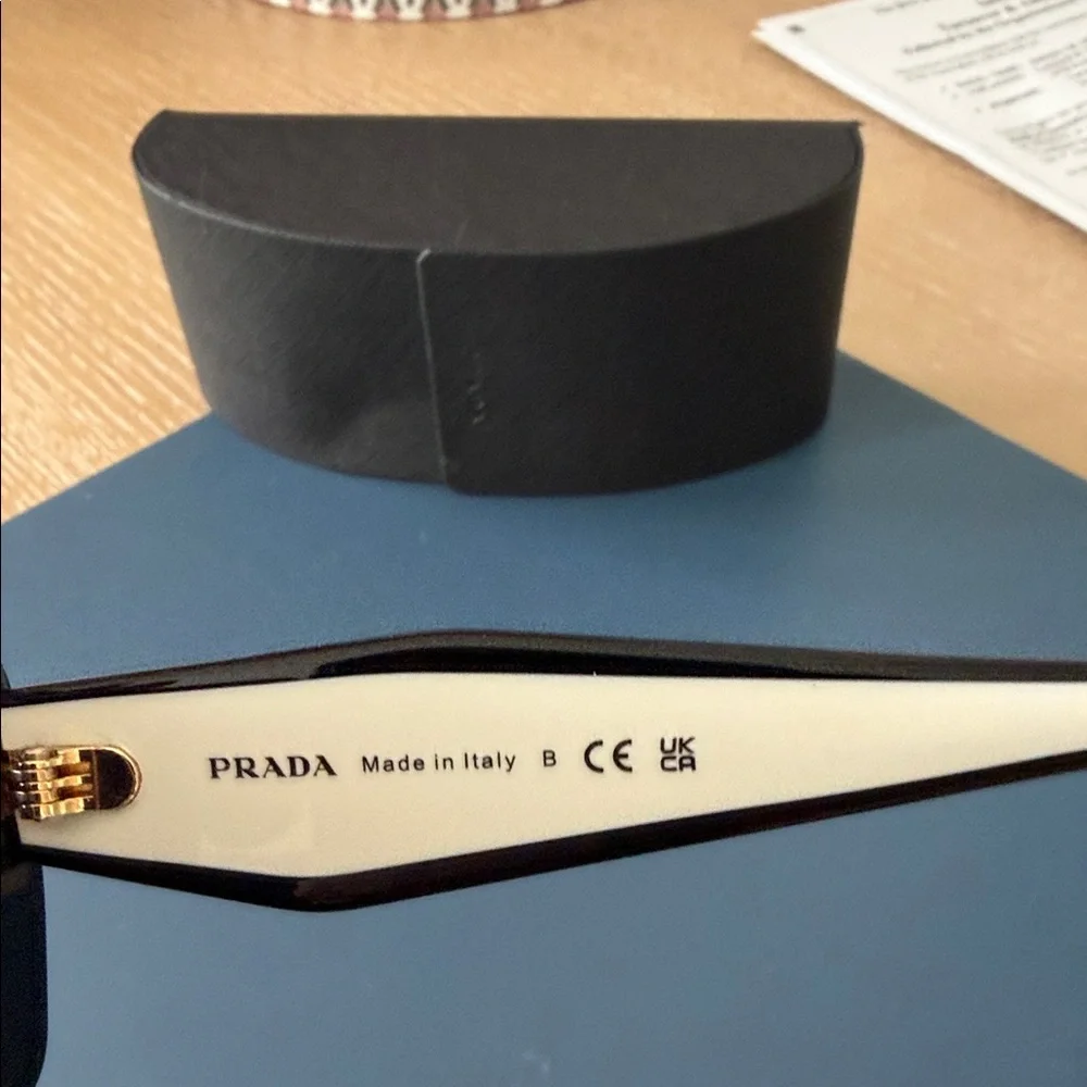 Elegant Black Prada Sunglasses - Picture 4 of 4